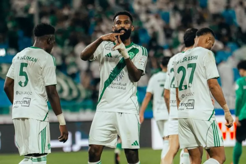 احتفال فراس البريكان لاعب الأهلي السعودي